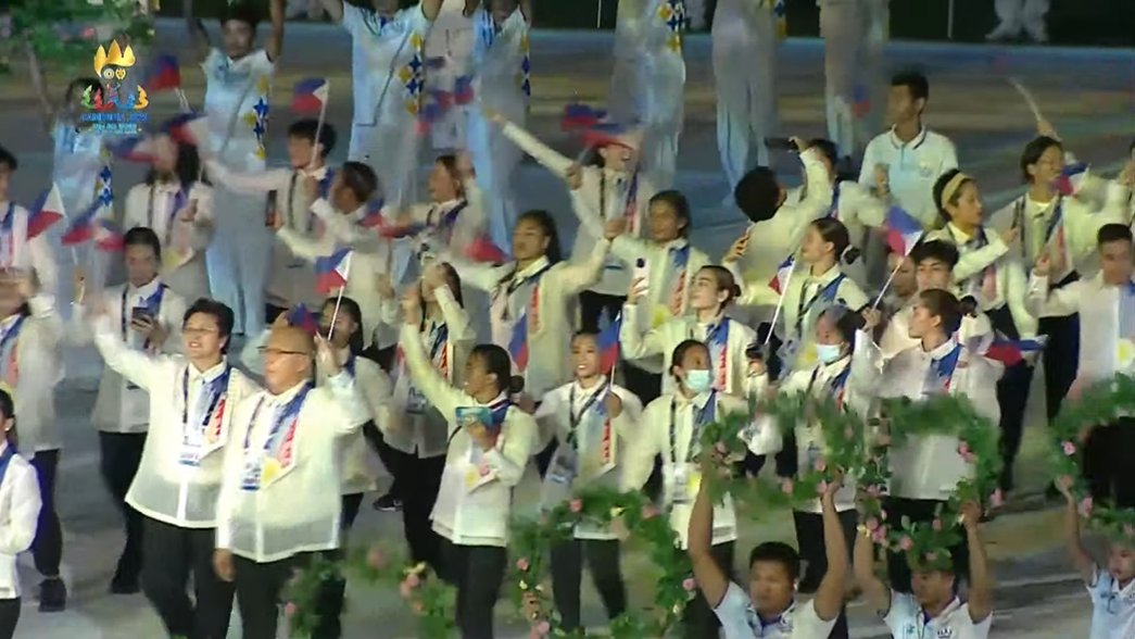 OneSportsPHL's tweet photo. 🇵🇭🇵🇭🇵🇭

Led by the best Filipina athletes, the Philippine delegation make their official entrance in the 32nd Southeast Asian Games opening ceremony at the Morodok Techo National Stadium in Cambodia.

#SEAGames32 #Cambodia2023 https://t.co/NGpUeTSnGZ