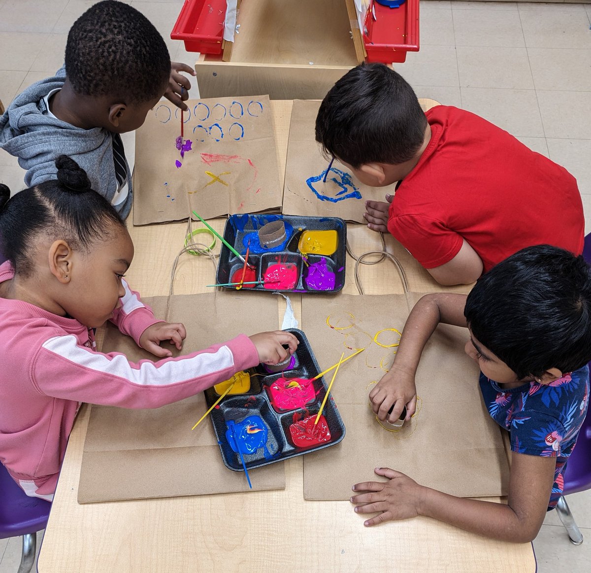 YDomadia's tweet photo. Reduce, Reuse and Recycle!
Today in the Art Center, students are reusing the brown bags and turning them into designer customized shopping bags.
#NBTPreschoolUnited
@ParsonsSchool https://t.co/3DgCVXsQhz