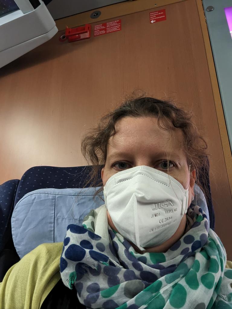 vullejack's tweet photo. Nachdem die Lehrveranstaltung vorbei ist heißt es auch für mich auf zur #Interpharm :)
#DieMaskeBleibtAuf. Bisher keine Reaktionen von Mitreisenden auf die Maske... Weder positiv noch negativ, keine besonderen Blicke - einfach nur "norddeutsche Ignoranz" :) Sehr angenehm... https://t.co/4CMDZM7V43