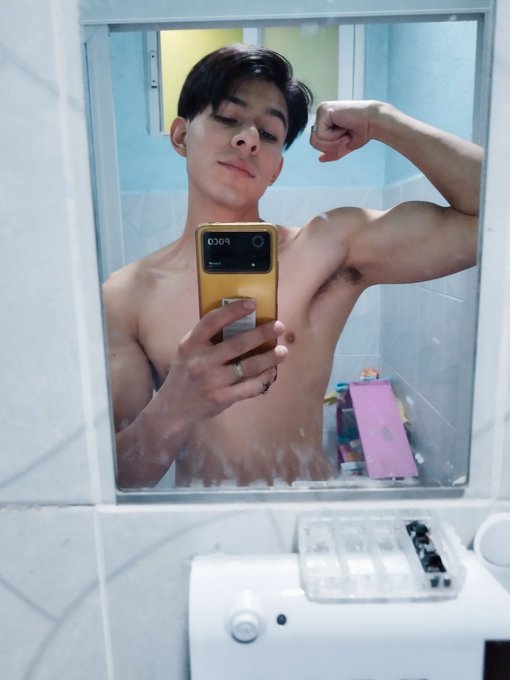 Alg&uacute;n d&iacute;a un muscular husbando https://t.co/fvW1rrX0D1<a href="/tag/calorextremo"class="tags"><span>#calorextremo</span></a>