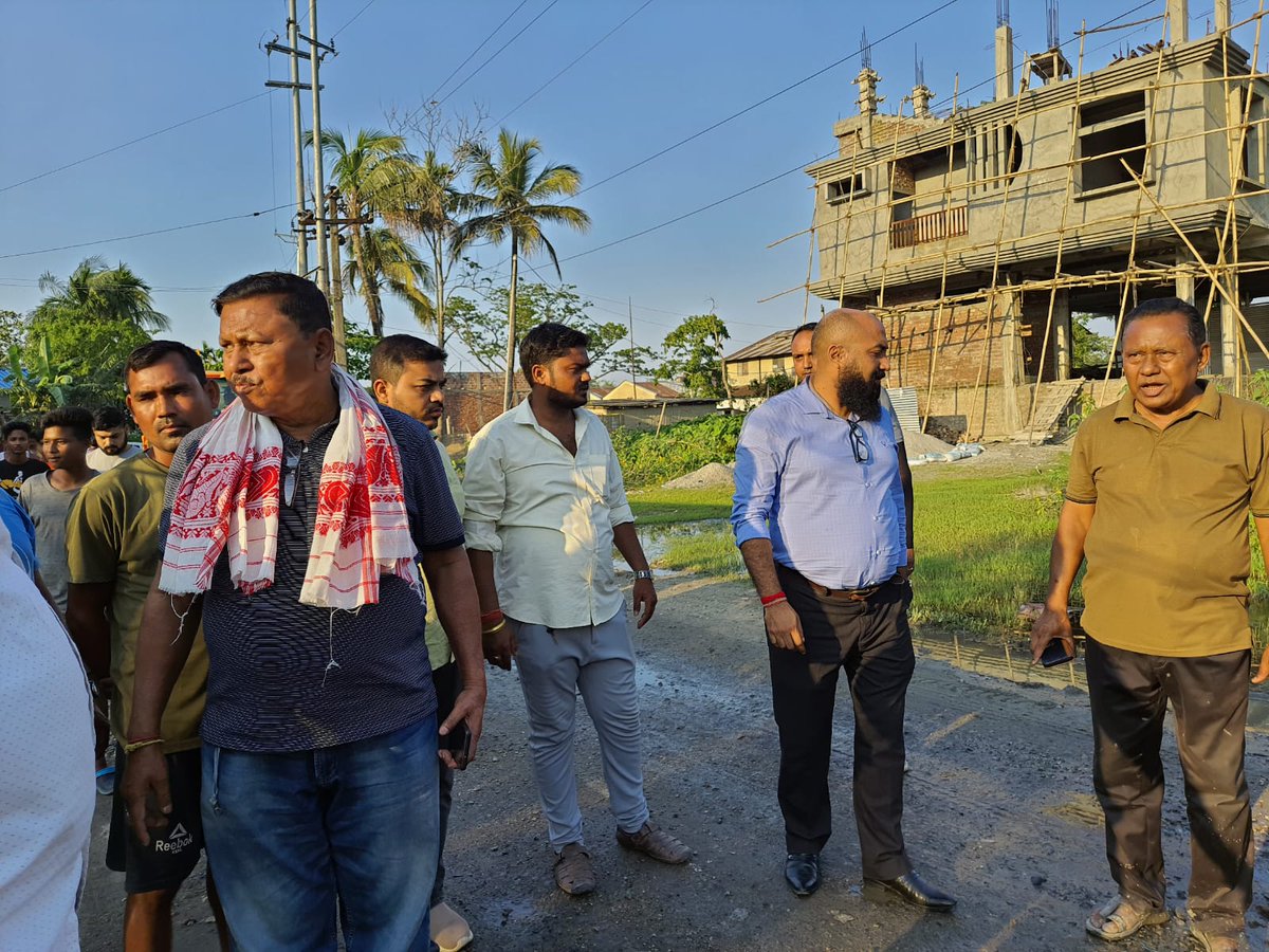 mriganka_dr's tweet photo. #waterlogging posing as a great #healththreat to both men & husbandry. Today with the sufferers of #bhuyankuchi , Nalbari & appealed to authorities to execute proper plans as well as the residents to comply @PhanindranathS3 @jayanta_malla @DilipSaikia4Bjp @BJP4NALBARI @BJP4Assam https://t.co/iZMg1BvTHF