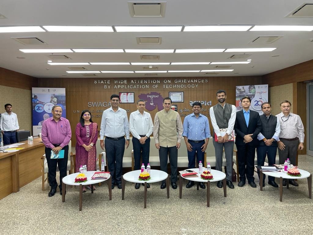DARPG_GoI's tweet photo. Secretary @DARPG_GoI Shri V Srinivas called on Chief Secretary Gujarat Shri Raj Kumar and interacted with Principal Secretary AR Shri Mohd Shahid and the SWAGAT grievance portal team at State Secretariat Gandhinagar Gujarat on 5th May 2023 https://t.co/THKEIuo6zj