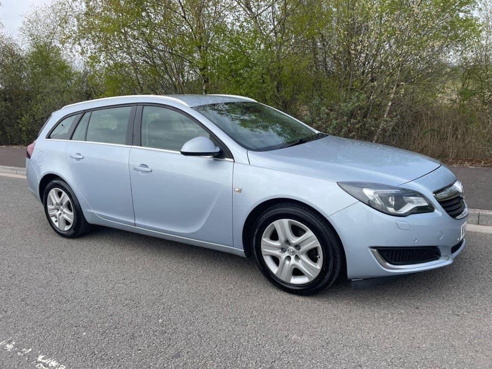 #BARNSLEY PLEASE HELP - My Dad’s car has been stolen in the last 20mins (Friday 5 May) from Doncaster Road. It’s a pale blue Vauxhall Insignia Estate reg: LF18 NWG Not bothered about the car but our #dog is in the back. PLS HELP US TO FIND HER #LostDog m.facebook.com/story.php?stor…