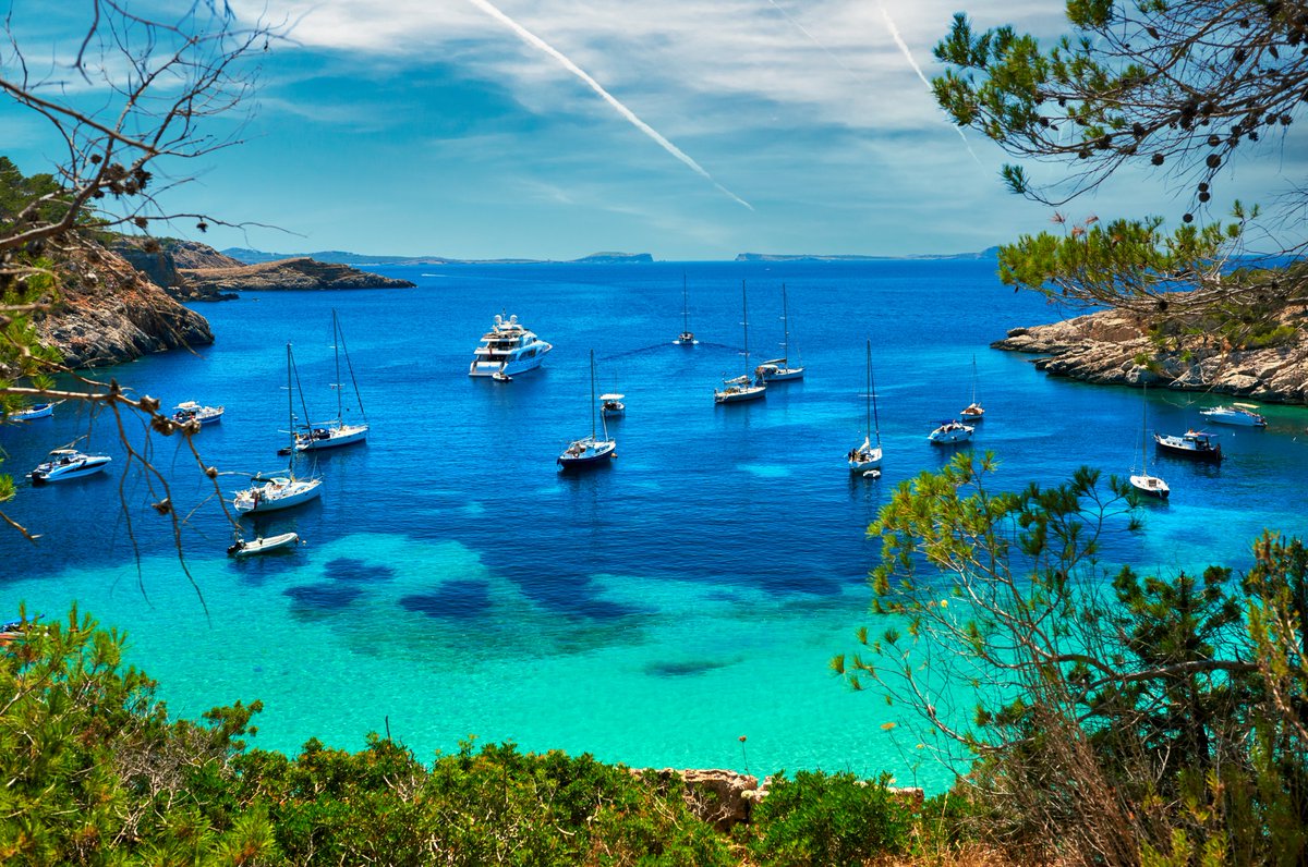 Selectour's tweet photo. ✈️#CAPSUR Les plus beaux paysages des #Baléares !
👉 Plus d'infos dans nos plus de 1 000 agences de voyages ou sur notre site internet : https://t.co/VO7D3odBNb
#mercredi #découverte #travel #espagne #baléares #îles #agencesdevoyages #travelagency #rêve #paradis https://t.co/2IJmj3LbED