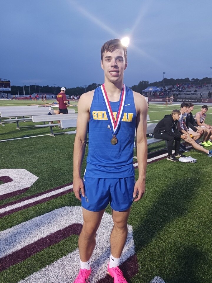 YJ_Nation's tweet image. Aaron Webb - 5A state track meet wins the state Championship in the 200m dash with a time of 21.66. Aaron qualified for the Meet of Champ.