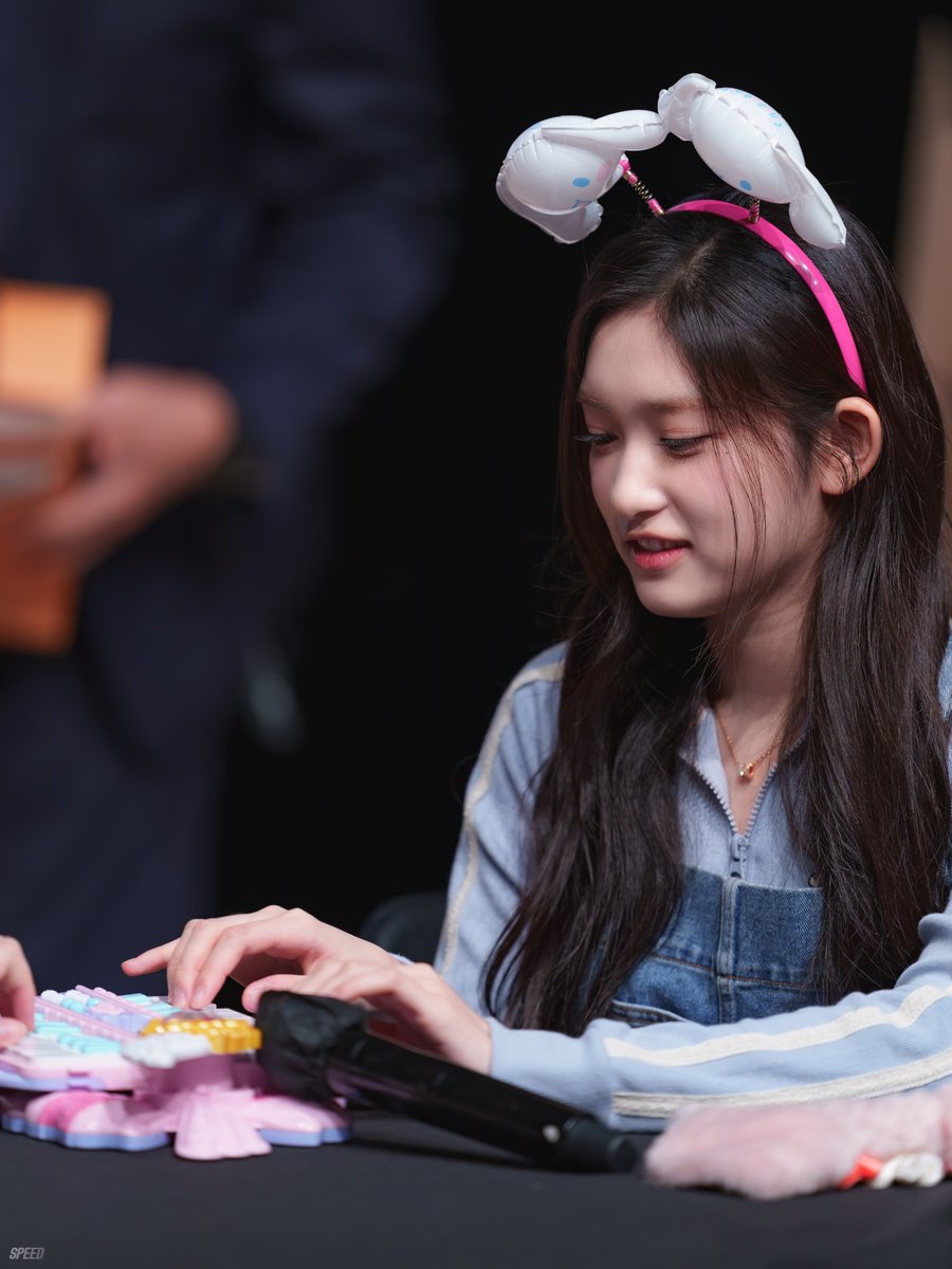 SPEED_REISEO's tweet photo. 230505 I've IVE 팬사인회

🐯🎹

FULL SIZE
https://t.co/SsTQ2KsXsB (5444x7258)
https://t.co/q0gA0CnAXU (52.2MB, 5564x7419)

#아이브 #IVE #アイヴ 
#이서 #LEESEO #イソ https://t.co/QKMMnzVbAv