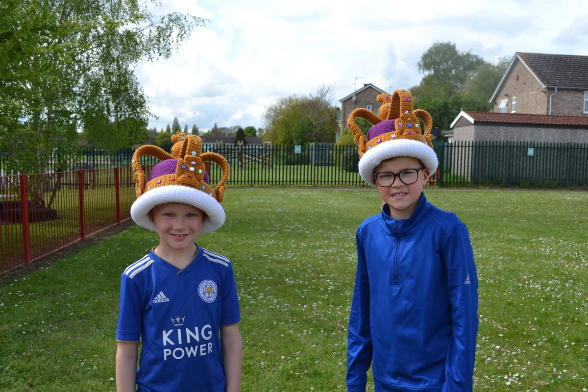 BFPSOfficial's tweet photo. Celebrating the Coronation in knitted style! These fantastic crowns were knitted by their nana! https://t.co/odARuYTD3Y