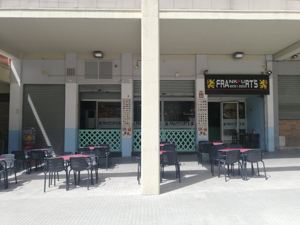 LaGiradaBronx's tweet photo. Aquest bar de La Rambla La Girada te prohibit posar terrassa. Ha estat informat molts cops. Aquest és el respecte  que te cap els v@ins. @VilafrancaAj ningú controla! 
@VeinsdelaGirada @el3devuit @ERCVilafranca @AureliRuizMila @vilafrancacomu @FRomeroGamarra @rtvvilafranca https://t.co/N0kPh4V8Lt