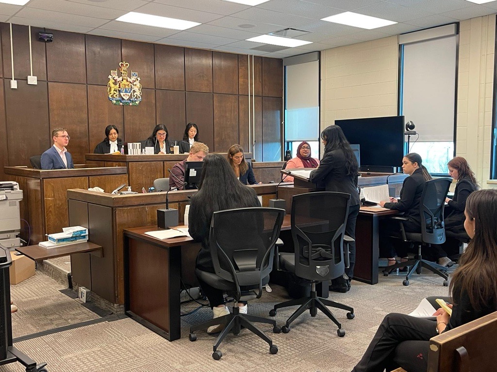 Round 1 of the Halton High School Mock Trial Champs today - <a href="/BishopReding/">Bishop Reding</a> v. <a href="/OakTrafalgarHS/">Oakville Trafalgar</a> ! 

<a href="/OBAlawyers/">Ontario Bar Association</a> <a href="/OJEN_ROEJ/">OJEN / ROEJ</a> 

#OOCMT