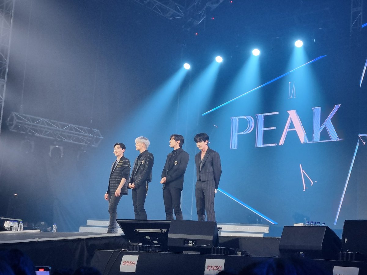 hiyoung91's tweet photo. 픽타 콘서트 나구역 4열 오른쪽 뷰 후기
돌출무대 보느라 목 돌아가는줄 알았어요....이럴꺼면 왜 열심히 티켓팅했나....
그래도 본무대 오른쪽 넘나 잘보여서 두근거림 @.@ 그래 그걸로 만족하자... 배까꿍 못봤지만 만족하자...그래도 넘행복함ㅠㅠ!!! 아드레날린 자제안됨
#문종업 #피크타임 #24시 https://t.co/jANwQgzq0g