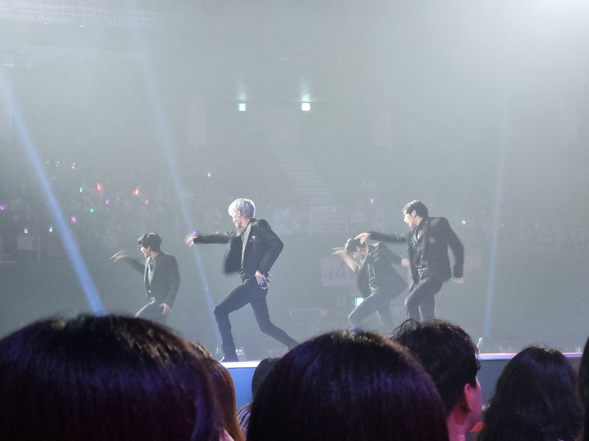 hiyoung91's tweet photo. 픽타 콘서트 나구역 4열 오른쪽 뷰 후기
돌출무대 보느라 목 돌아가는줄 알았어요....이럴꺼면 왜 열심히 티켓팅했나....
그래도 본무대 오른쪽 넘나 잘보여서 두근거림 @.@ 그래 그걸로 만족하자... 배까꿍 못봤지만 만족하자...그래도 넘행복함ㅠㅠ!!! 아드레날린 자제안됨
#문종업 #피크타임 #24시 https://t.co/jANwQgzq0g