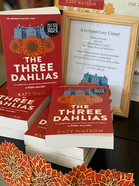 Our brilliant #ThrilleroftheMonth is #TheThreeDahlias by Katy Watson.
#CosyCrime @waterstonesrust