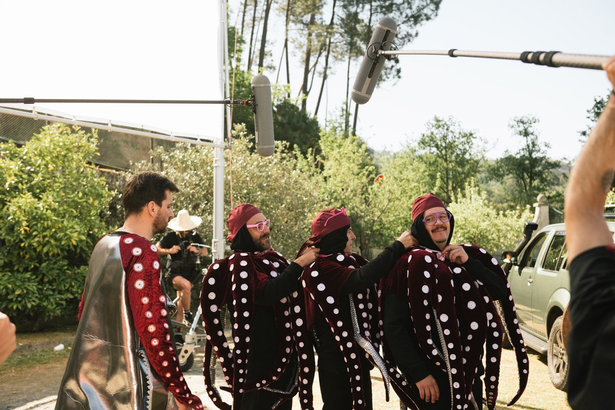 Portocabo's tweet image. Cantas gañas tedes de +Cuñados?  

Xa están aquí as primeiras imaxes da rodaxe!  

• #Portocabo • #MásCuñados • @rtve • @TVGalicia • @MovistarPlus • @CulturaXunta • #Agadic • @deputacionou • @crdo_ribeiro • @estrellagalicia •