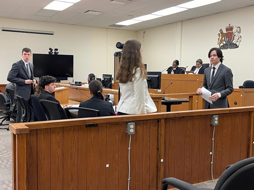 Round 1 of Halton High School Mock Trial Champs <a href="/LoyolaHawksOak/">St. Ignatius of Loyola C.S.S</a> v. <a href="/KielburgerSS/">CKSS</a> !

<a href="/OBAlawyers/">Ontario Bar Association</a>  <a href="/OJEN_ROEJ/">OJEN / ROEJ</a> 

#OOCMT