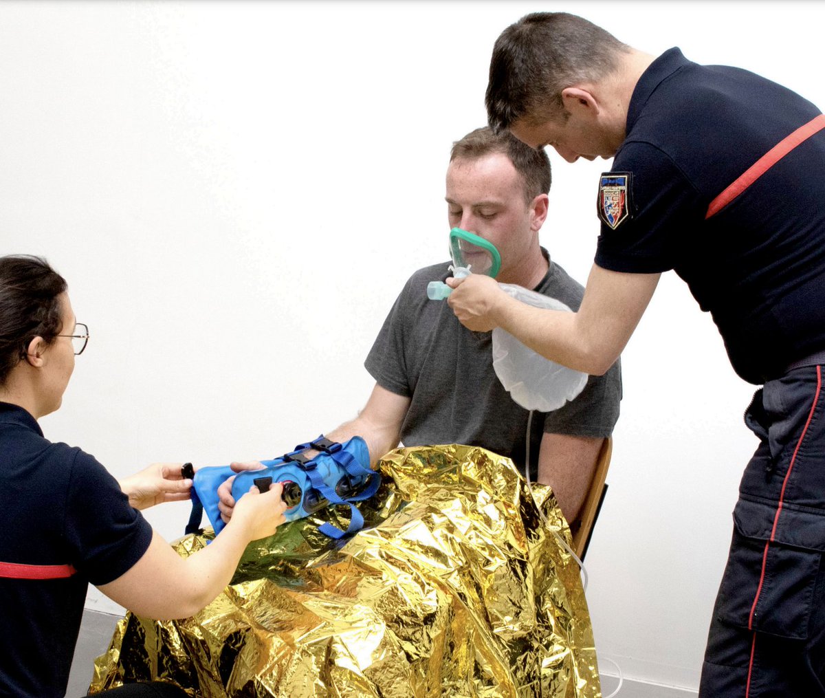 #VendrediLecture | En 2021, c'est + de 4 millions d'interventions pour du secours à personne qui ont été réalisées.

Depuis mai 2022, un nouveau décret encadre les actes de soins d'urgence réalisés par les sapeurs-#pompiers 🚒

Une avancée majeure 👇
pompiers.fr/sites/default/…