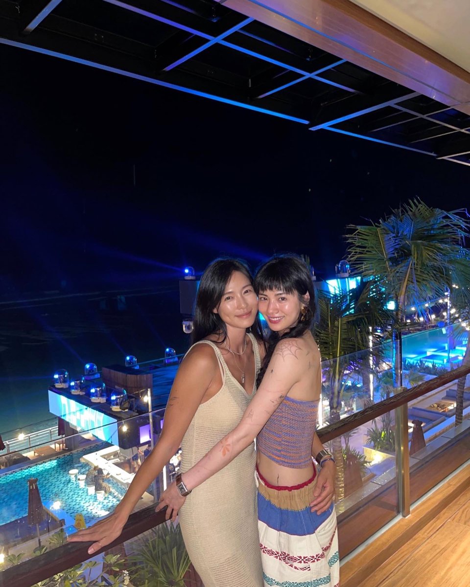jinahphrodite's tweet photo. Kahi Nana reunion!!!! 😭💗💘💖 https://t.co/BlyOa3RPhP