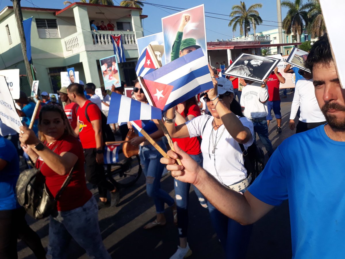 Poniendole #ALaPatriaManosYCorazon el colectivo de la Universal #Matanzas desfilando por el día internacional de los trabajadores 
#MatancerosEnVictoria 
<a href="/FredesvindaLop1/">Fredesvinda Lopez</a>