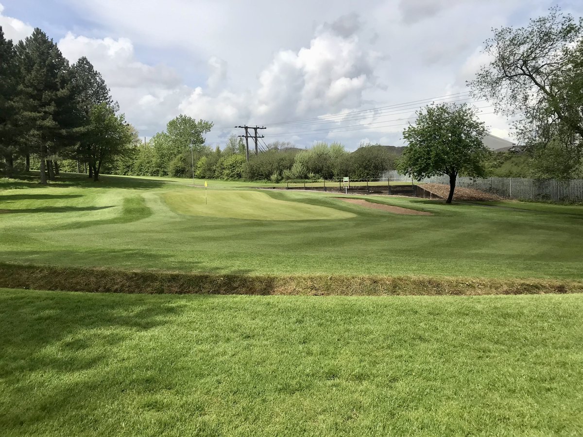 marks_sm1th's tweet photo. Lads and artisans have done well again this week. Managed a lot of jobs and cut the grass factory a few times whilst starting football renovations on 10 pitches and having a short week with a bankholiday. Same again next week ffs 🤦♂️. #kudos #greenkeeping #turflife #grassfactory https://t.co/H8sTEuUzlW