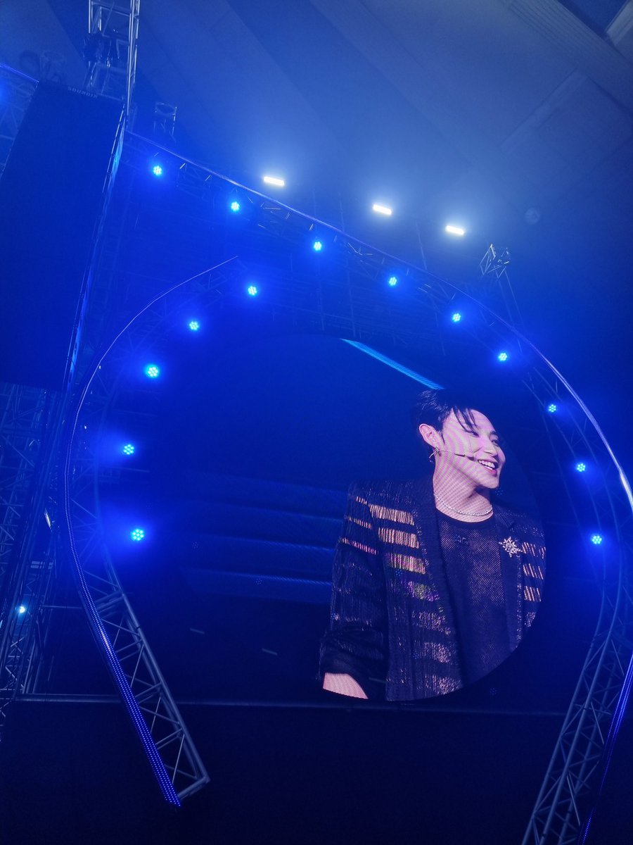 hiyoung91's tweet photo. 픽탐 콘서트 5일 밤공 
전광판 잡힌 애들 샷
행복해보여서 같이 행복
떼창부분 하나도 안 틀려서 
과제 100점 받아야하는 1인 
#피크타임 #24시 #종업 #병주 #희도 #곤 https://t.co/awgBD5FERX
