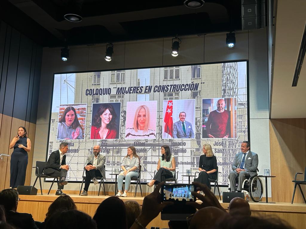 Acompañando a <a href="/FundacionGmp/">Fundación Gmp</a> en la presentación de #MujeresEnConstrucción, un documental con el objetivo de visibilizar la realidad de las madres con #discapacidad intelectual.

¡Enhorabuena a Paco, @JoseSanzMora1, y a todo el equipo por esta iniciativa!