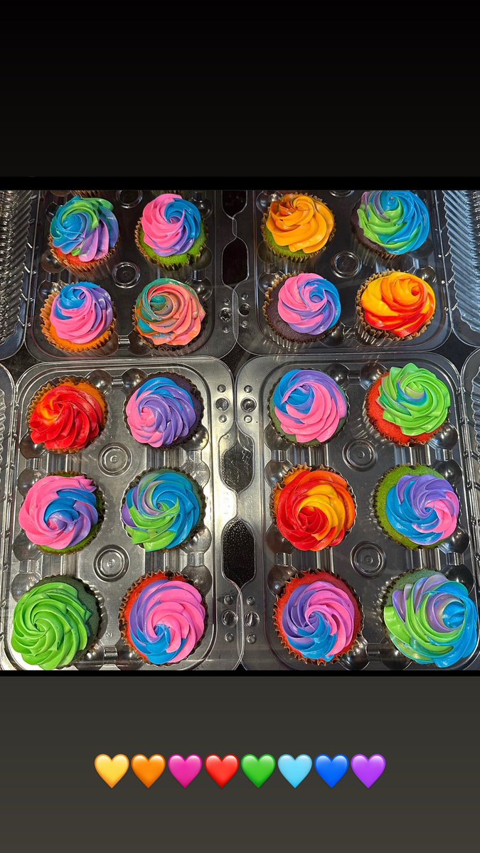 cluscakes's tweet photo. Taste the rainbow 🌈 #Cupcakes 🩷❤️🧡💛💚🩵💙💜 #MultiColor https://t.co/m1wjZJmUOZ