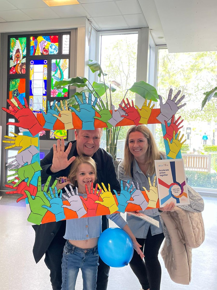 AmalYHussein's tweet photo. A really successful day highliting the importance of hand hygiene, lots of engagement from the public, patients and stafff  #cleanyourhands #alcoholhandrub #soapandwater #internationalworldhandhygieneday #accelarateactiontogether @GSTTnhs @jonotter @yusceesay @FedericoTabios https://t.co/3tdf7qQXLN