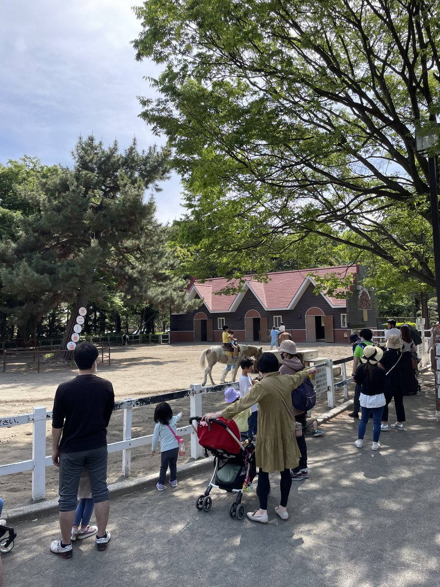 6y0sid's tweet photo. GWに平塚市総合公園に行ったのですが、めちゃくちゃいいところですね。緑はいっぱいあるし、遊具遊び・動物ふれあ・水遊び場など、およそ子供が好きそうなもの全部集まってるので、普通に一日過ごせました。あまりにも良すぎて2日で2回行ってしまった。 https://t.co/jCga53BAio