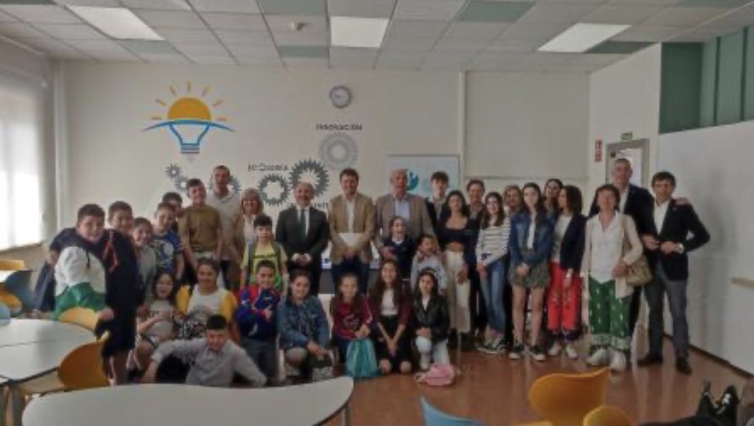 🆕 Inauguración del Ciclo "La Educación del Futuro" con la entrega de premios a los escolares del concurso 

❓"¿Cómo sería tu aula del futuro" e inauguración del aula eco-eficiente e inteligente.  

Más información en: inie.uniovi.es

#inie #inieformación #uniovi