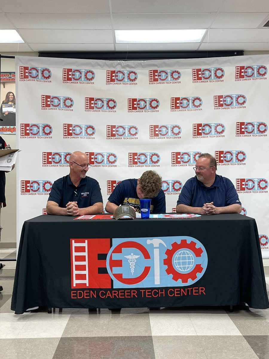 ScchsSaints's tweet photo. Saints in the Spotlight
Jaiden Badgett signed to the Lawson State Ford Asset program and Town &amp; Country Ford
We are so proud of you! https://t.co/JwNs7oNFSx