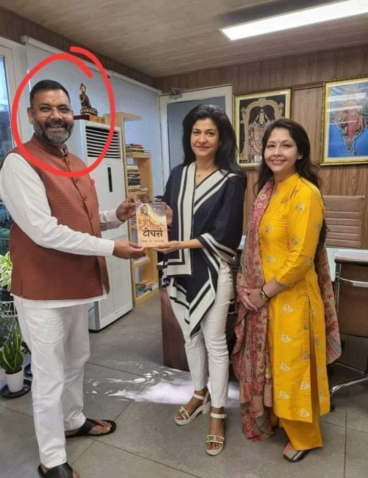 Nazirhbeg's tweet photo. @anjanaomkashyap sanjay sherpuria and Eminent reporter Anjana om kashyap. https://t.co/GOPg3EOnLC