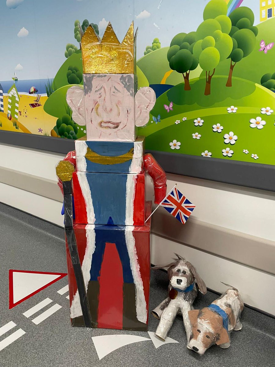 CandlelightersT's tweet photo. Coronation ready at Leeds Children's Hospital! 💂‍♀️ How amazing are these models made by a patient and the play team?! Bringing some right royal fun to the paediatric oncology ward. 🎉 https://t.co/g9wy3UhDw8