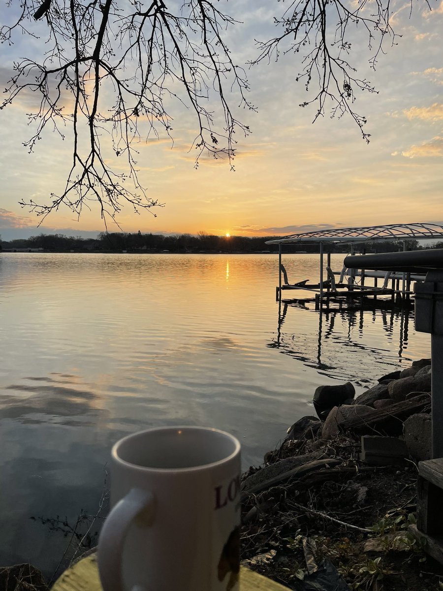 thatreynoldsboy's tweet photo. No dock yet but groovy af! #Minnewashta #dockcoffee https://t.co/yR2zmoURUX