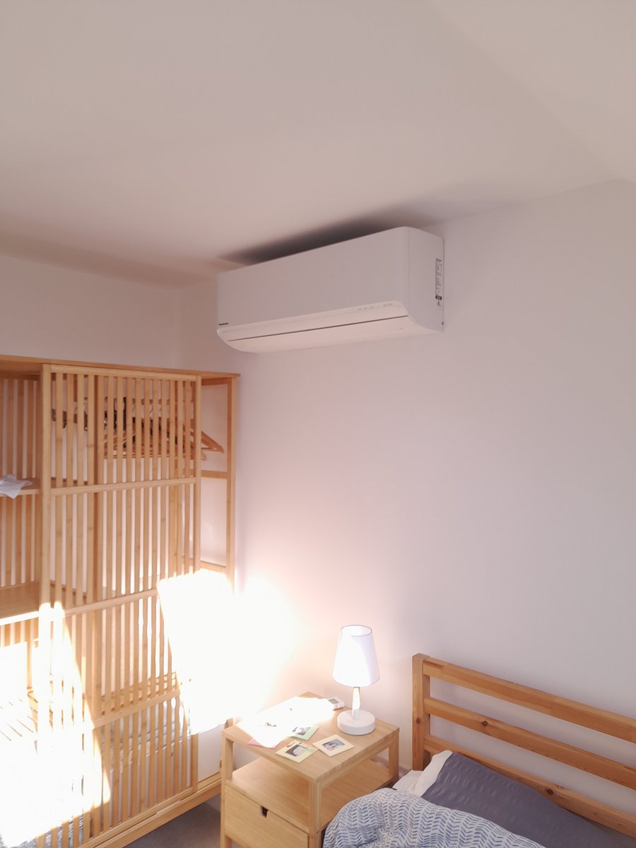 AirconServices's tweet photo. Its starting to get #hot - time to think about #airconditioing in your home, either one room or a whole house! We can do it all from planning to installation just call us on 0800 998 9135 https://t.co/HlCHxIew7N