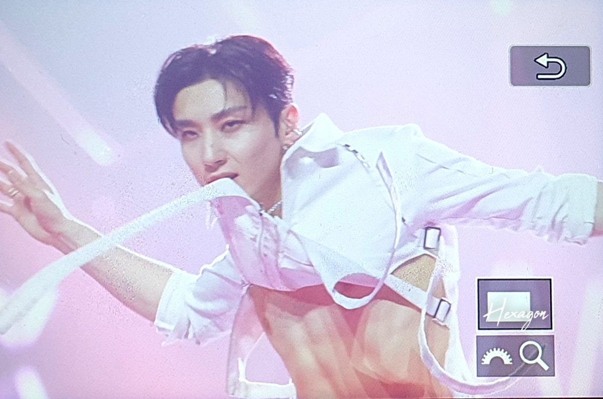 hexagon_mju's tweet photo. 230505 pre

코피퐣

#팀24시 #문종업 #MoonJongUp
@jongup_official https://t.co/BXcvqmz5F1