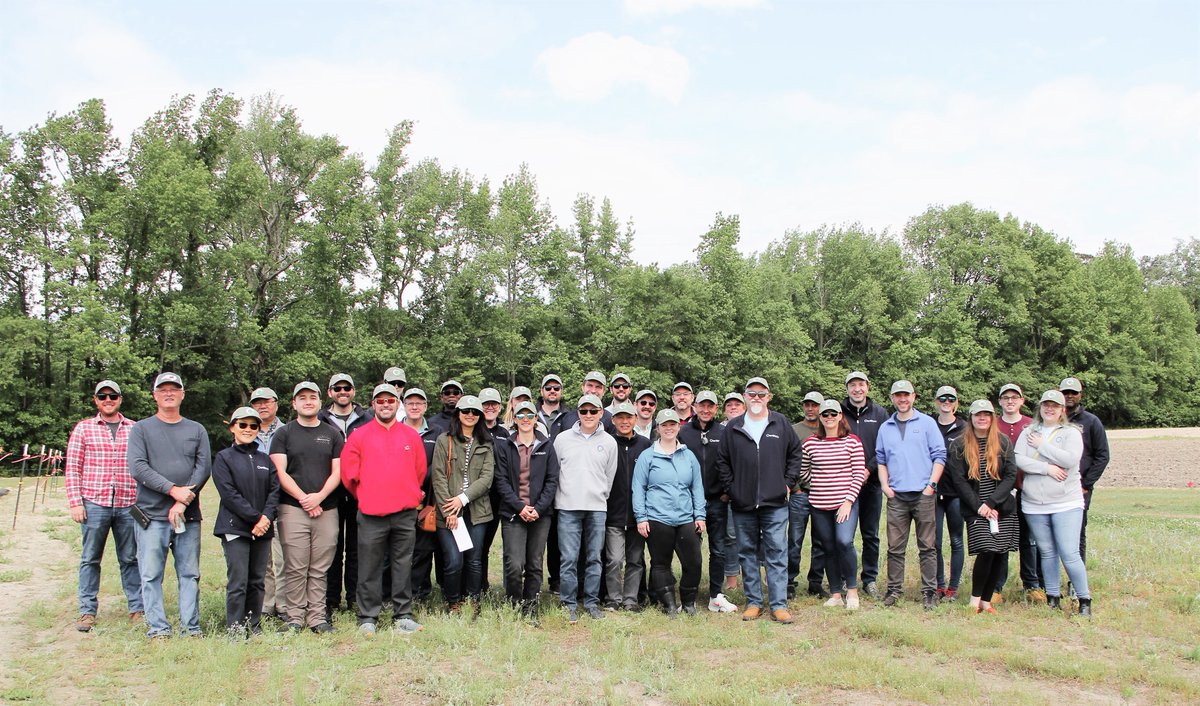 OerthBio's tweet photo. A beautiful day to get #Oerthlings out of the lab and into the field! #fieldday #agforgood https://t.co/9wk20JVdAg