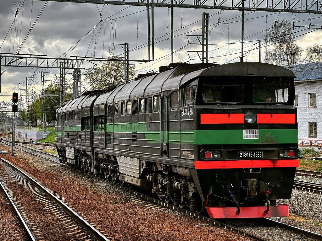 frederick_taer's tweet photo. Паравозен. :) https://t.co/SuLoAjcao8 https://t.co/jZwMsmg8XF