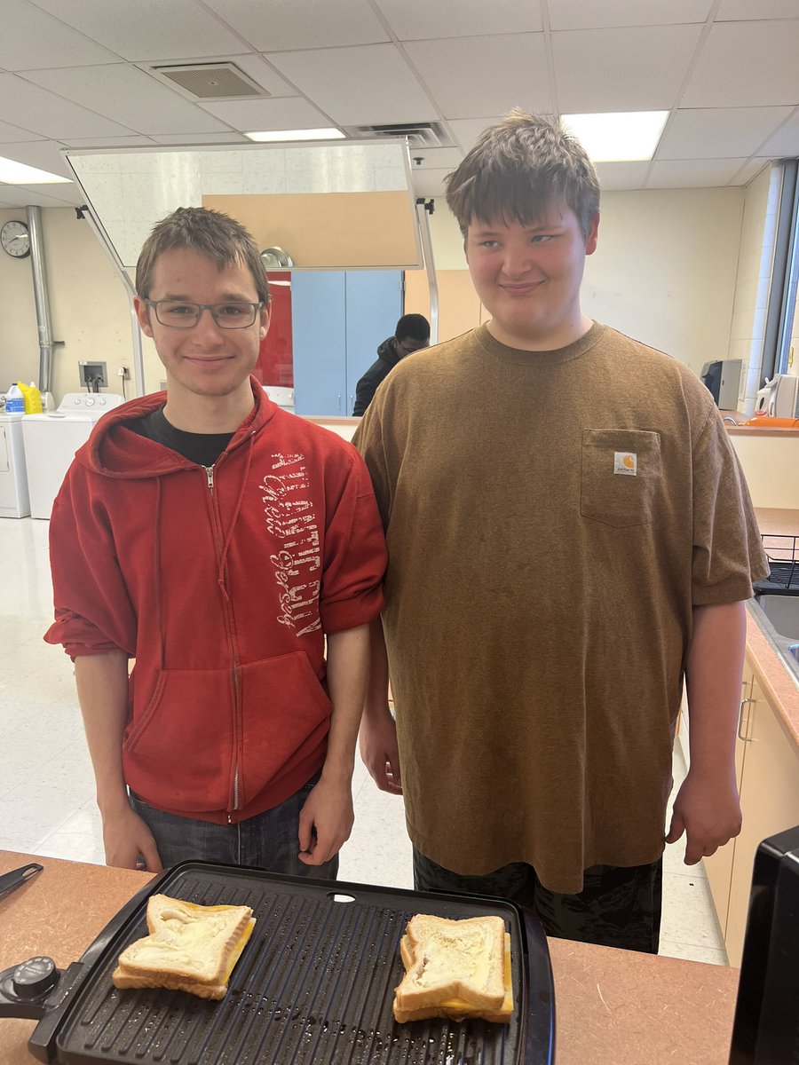 Alliance_JTC's tweet photo. Our junior JTC students have teamed up with Mrs. Breedon’s sophomore life skills students on Fridays. They work together to make easy and affordable meals. Today was grilled cheese! https://t.co/8GxRPUZx05