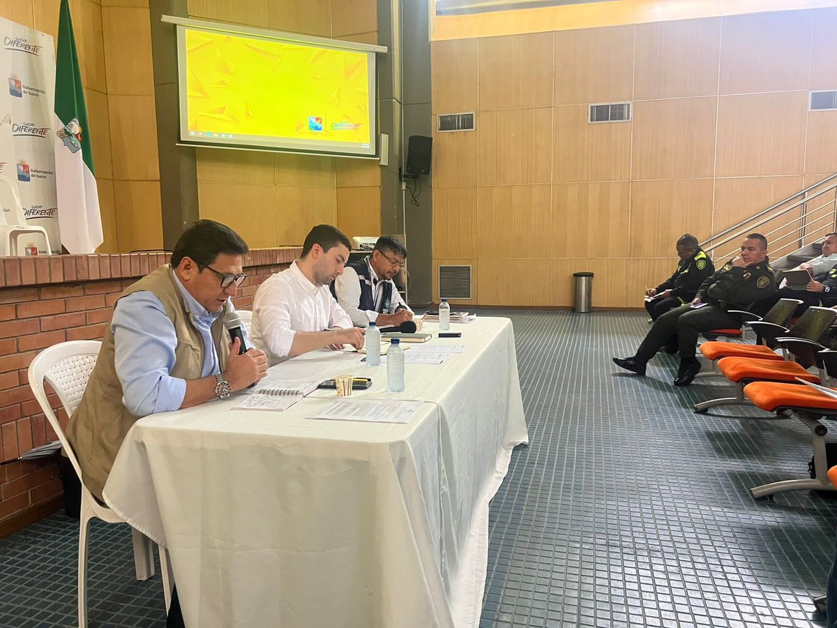 Registraduria's tweet photo. Delegación Departamental de Sucre, organismos de control y fuerza pública asistieron al Cuarto Comité de Seguimiento Electoral socializando la inscripción de ciudadanos, la logística y las garantías de orden público para las #EleccionesTerritoriales2023.🇨🇴 https://t.co/lCHF34zcoL