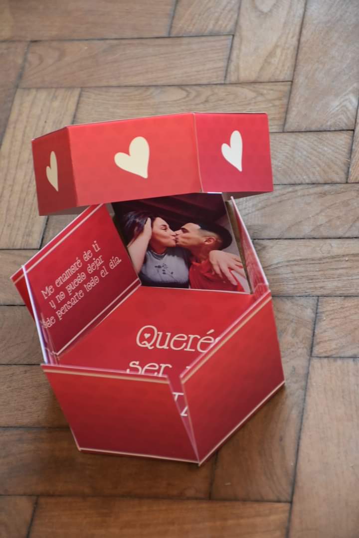 Lo más cerca que estuve de un noviazgo después de Lucas fue que me encarguen esta caja en focusregalos y después me cuenten que dijo que si!
