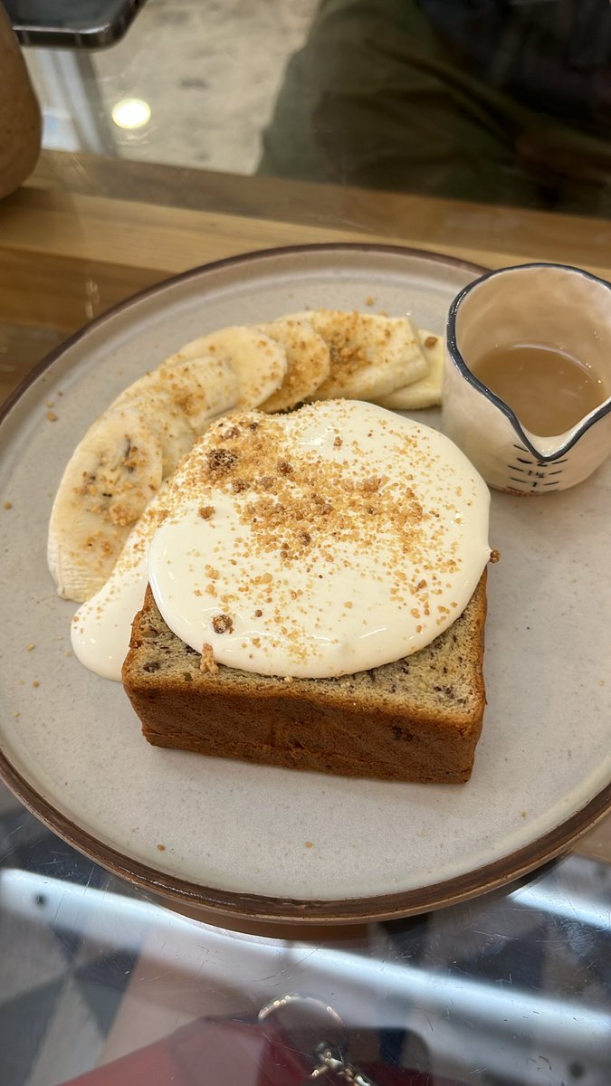 pongphoop's tweet photo. The best ของหวาน ย่ายนางลิ้นจี่ toast กล้วยหอม #รีวิวคาเฟ่ #คาเฟ่กรุงเทพ #underthesameroof #เค้กกล้วยหอม #ของหวาน https://t.co/zlkXIYcjQZ