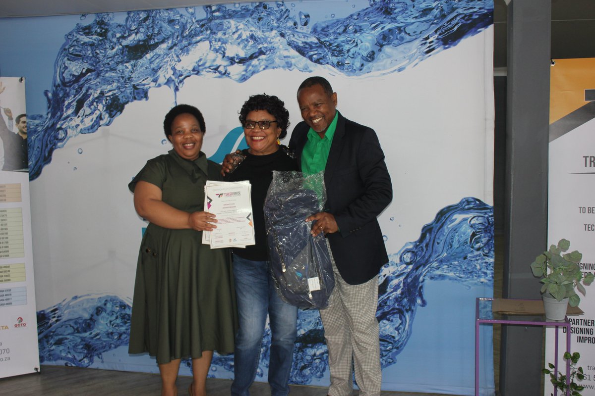 Rand_Water's tweet photo. 3/3 Thread
Training certificates were handed over to twenty (20) trained and qualifying NGOs earlier today in Eldorado Park.  

#RandWater #RandWaterFoundation #FindingNewWays [NS] https://t.co/8yT9t6uwjC