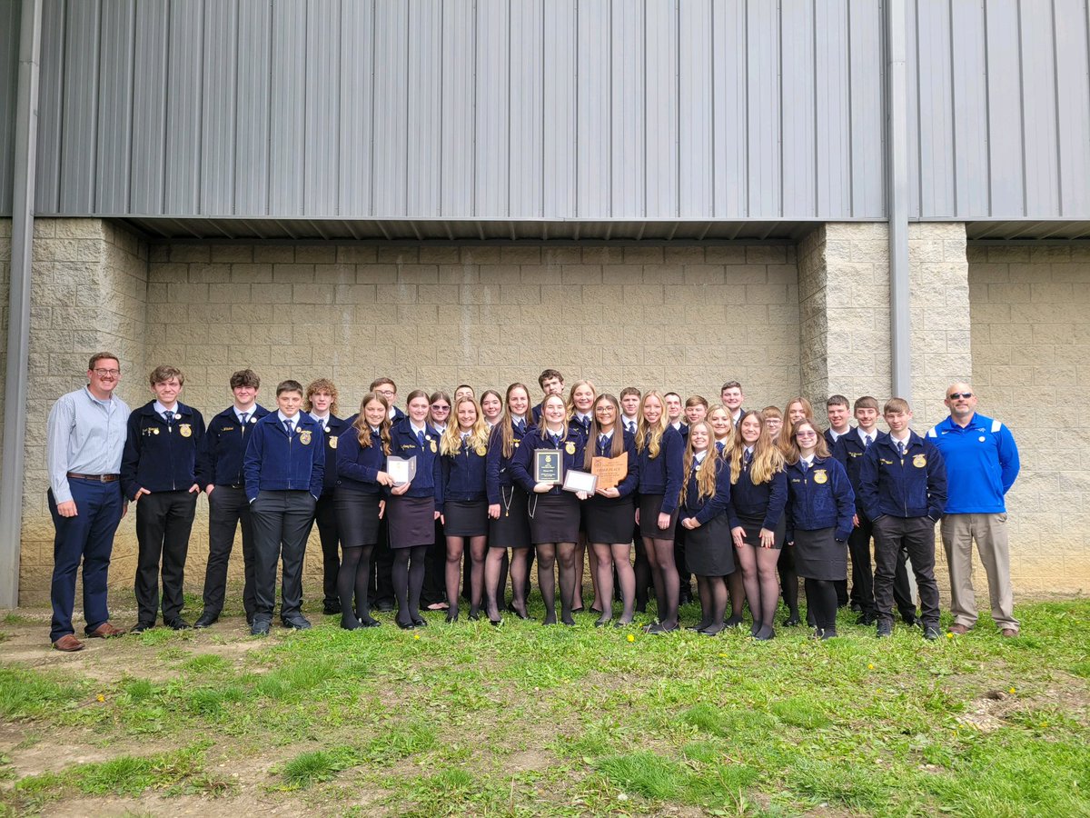 ryan_lemley91's tweet photo. Warren FFA was well represented at the state convention! Great work by this group of kids and Mr. Campbell! https://t.co/c3TOHxWDbC