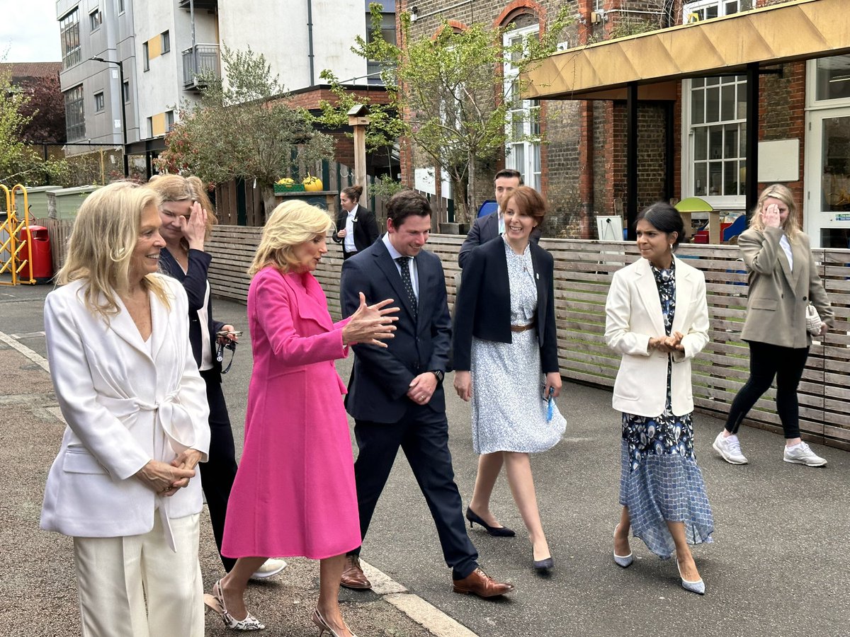 CDPS_Southwark's tweet photo. It was a pleasure to welcome @FLOTUS and @anmurty to our school to see our #CoronationBigLunch, our Forest School and our amazing creative arts. https://t.co/KpG4q0cmAi