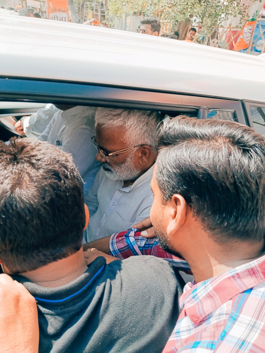 आज माननीय कैबिनेट मंत्री <a href="/swatantrabjp/">Swatantra Dev Singh</a> जी से मुलाकात की और अपने 6800 के मुद्दे को लेकर ज्ञापन भी सौंपा...धन्यवाद मंत्री जी 🙏🙏
#6800_शिक्षकों_को_नियुक्ति_दो
<a href="/myogioffice/">Yogi Adityanath Office</a> <a href="/thisissanjubjp/">Sandeep Singh</a> <a href="/RakeshSachan_/">राकेश सचान</a> <a href="/kpmaurya1/">Keshav Prasad Maurya</a> <a href="/PMOIndia/">PMO India</a> <a href="/swatantrabjp/">Swatantra Dev Singh</a> <a href="/AnupriyaSPatel/">Anupriya Patel</a>