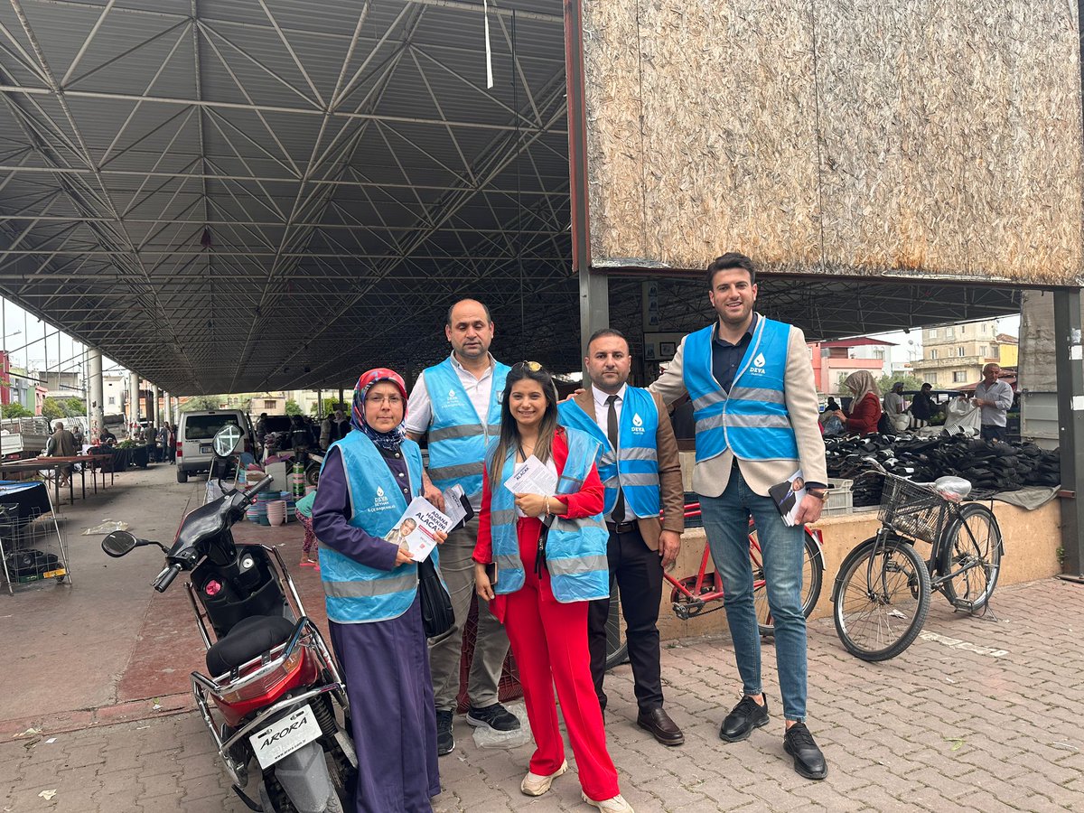 IpekZic's tweet photo. DEVA Partisi Seyhan İlçe Teşkilatı olarak Bugün Yeşilevler Semt Pazarı ve esnaf ziyaretini gerçekleştirdik.
Hedeflediğimiz Türkiye; mutlu, özgür ve zengin bir Türkiye. 🌸
#DevaSahada #SanaSöz #DEVAPartisi #Seçim2023 #CHP #DEVAiçinCHP  #HaydiTürkiye 
#BirleseBirleseKazanacağız https://t.co/eNP9fouvMz