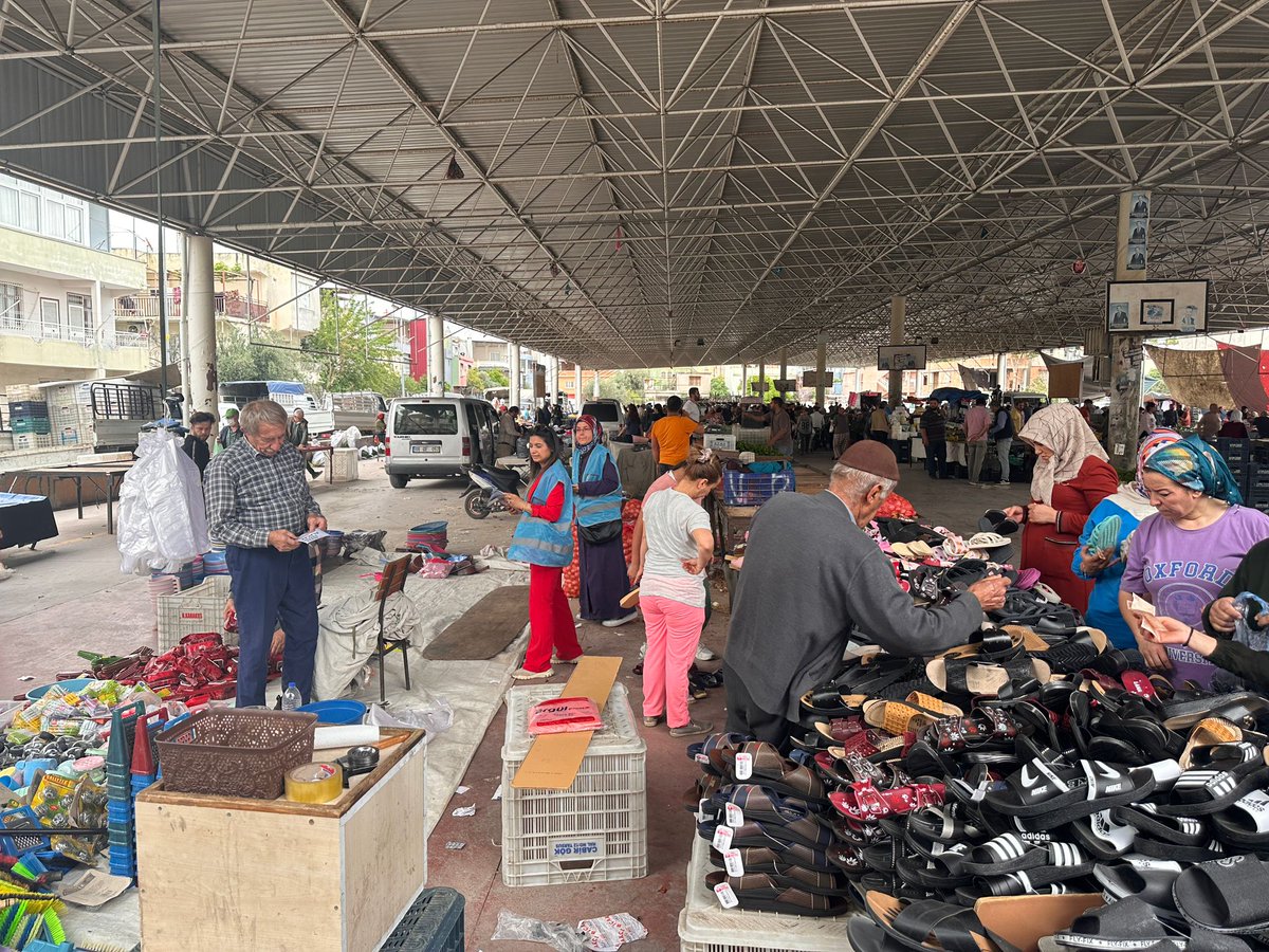 IpekZic's tweet photo. DEVA Partisi Seyhan İlçe Teşkilatı olarak Bugün Yeşilevler Semt Pazarı ve esnaf ziyaretini gerçekleştirdik.
Hedeflediğimiz Türkiye; mutlu, özgür ve zengin bir Türkiye. 🌸
#DevaSahada #SanaSöz #DEVAPartisi #Seçim2023 #CHP #DEVAiçinCHP  #HaydiTürkiye 
#BirleseBirleseKazanacağız https://t.co/eNP9fouvMz