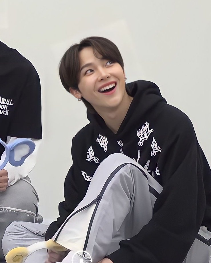 王♡. tweet media
