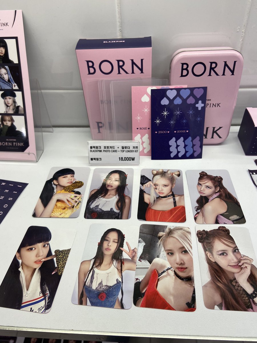 iBlinkstore's tweet photo. WTS Sharing Blackpink photocard toploader kit

-Jisoo/Jennie/Rose set: 150k
-Lisa set: 125k
-Tin case 10k

1 set isi 2 PC: selfie dan konsep
Pembelian 2 set FREE 1 stiker Deco

FIX? DP 50% lgsg join GO

Est 1-4 Minggu ready INA
Harga include packing+adm
Dom Bekasi

Pic not mine https://t.co/6hnZ79LGq8