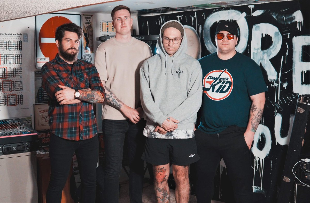 LOOK AT US NOW IS AVAILABLE EVERYWHERE🫶🏻 

youtu.be/CuhPJVu-_3o