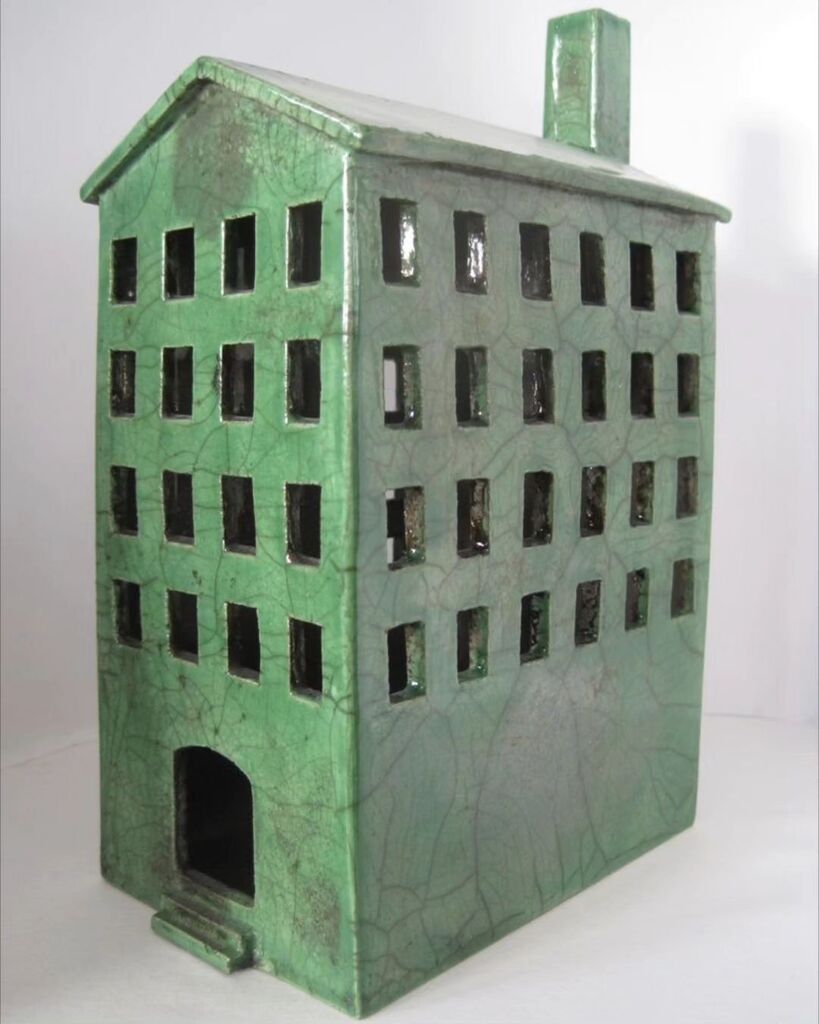 HFDcraftguild's tweet photo. Do you like raku? Because we love it! luckily the wonderful @neilspaldingceramics will be showing his marvelous raku houses, based on actual history buildings, at the RHS Spring Garden Show

#raku 
#rakuhouses
#rhsspringfestival 
#ceramics 
#HerefordshireGuildofcraftsmen
#ha… https://t.co/XLuQzIf5OK